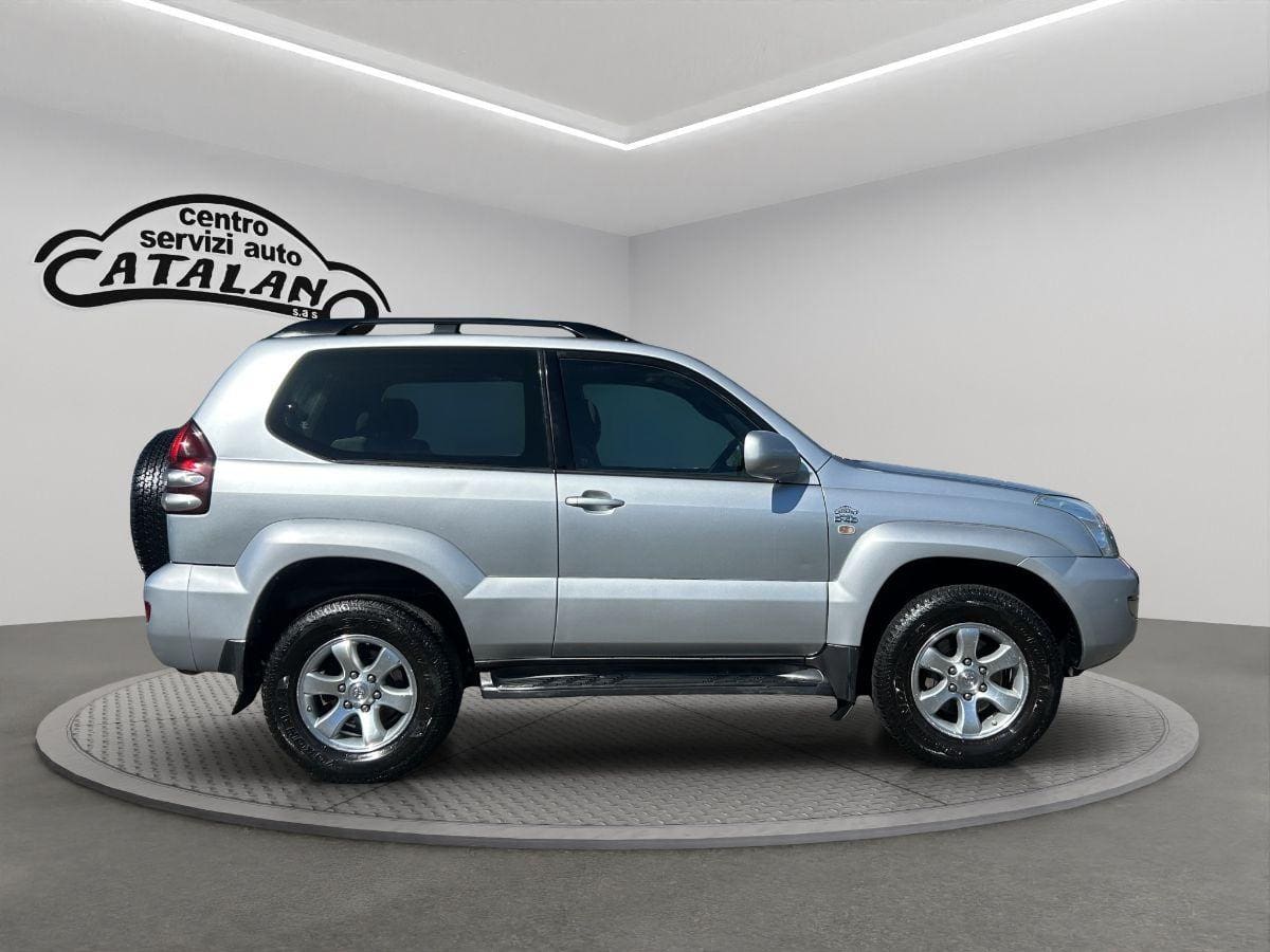 TOYOTA Land Cruiser 11