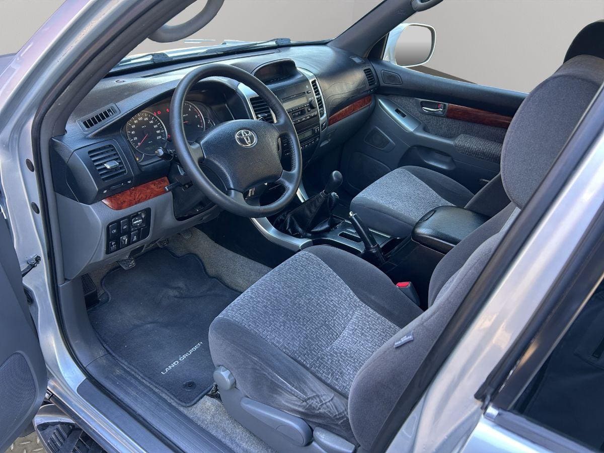 TOYOTA Land Cruiser 15