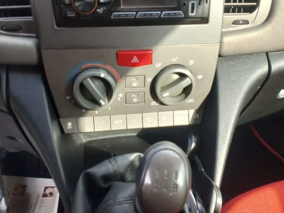 LANCIA Ypsilon 9