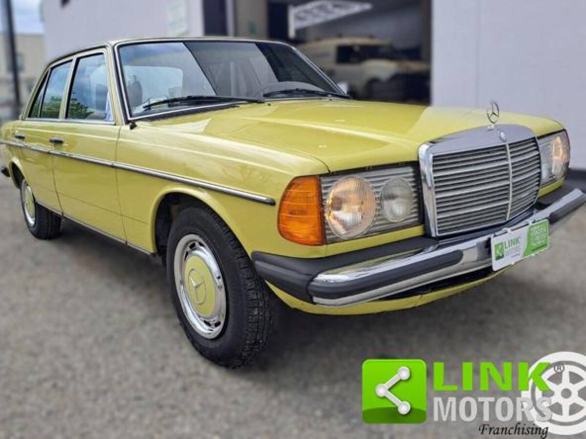 MERCEDES Serie 200-280(W123) 11