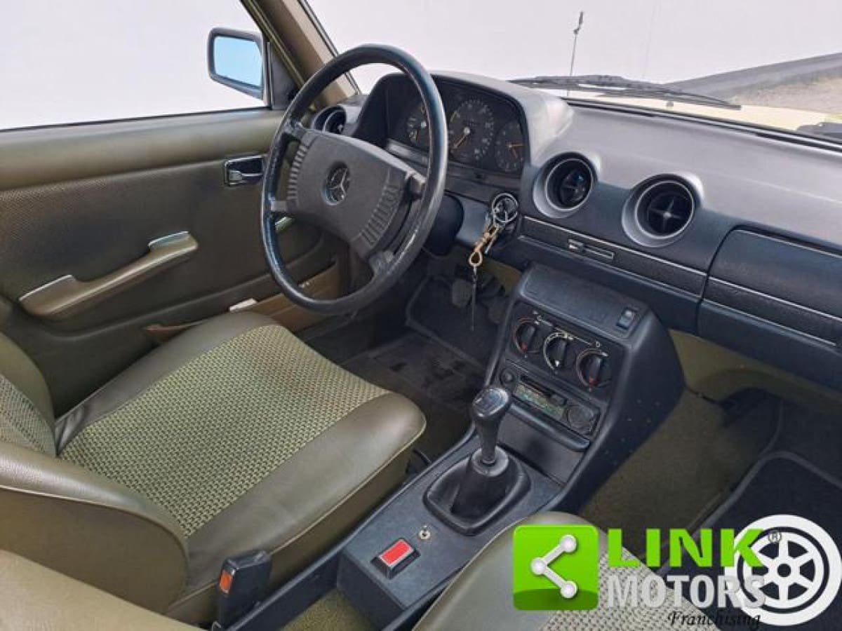 MERCEDES Serie 200-280(W123) 4
