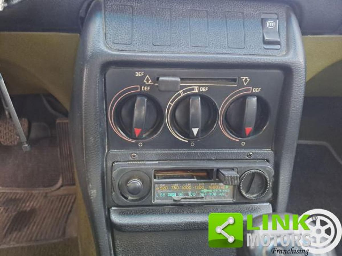 MERCEDES Serie 200-280(W123) 10