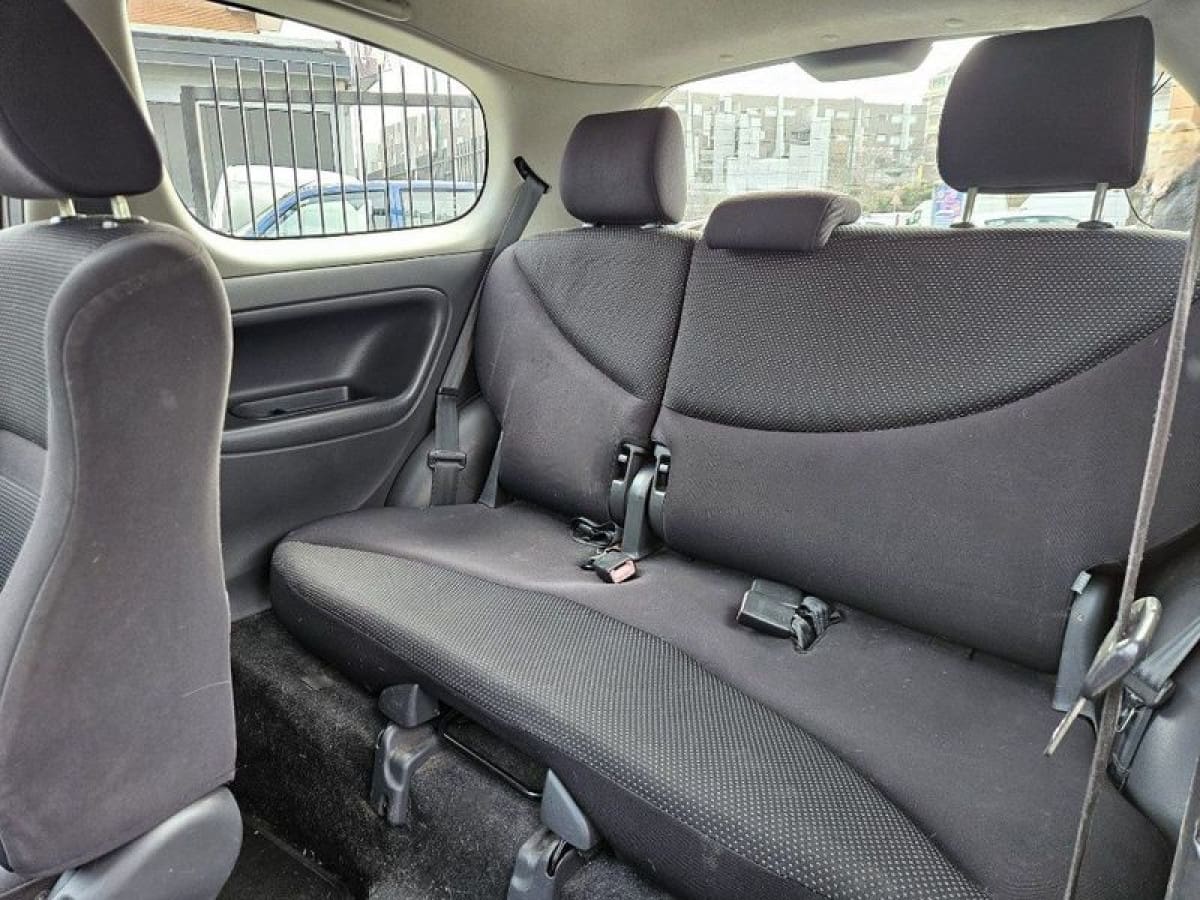 TOYOTA Yaris 7