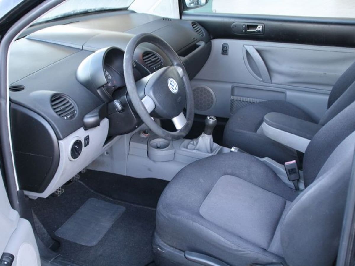VOLKSWAGEN New Beetle 8