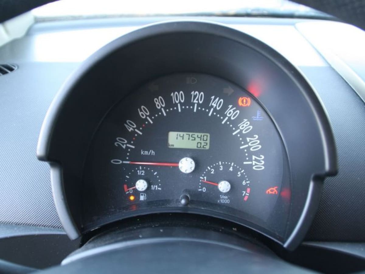 VOLKSWAGEN New Beetle 10