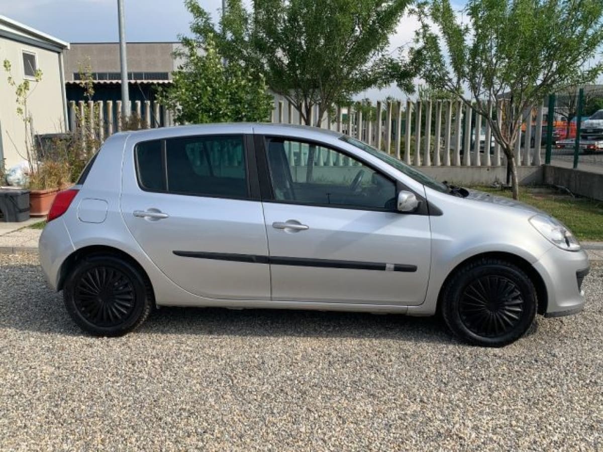 RENAULT Clio 3ª serie 4