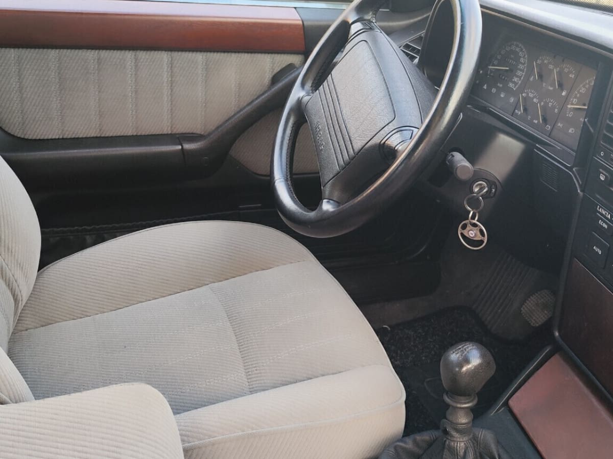 LANCIA Thema 5