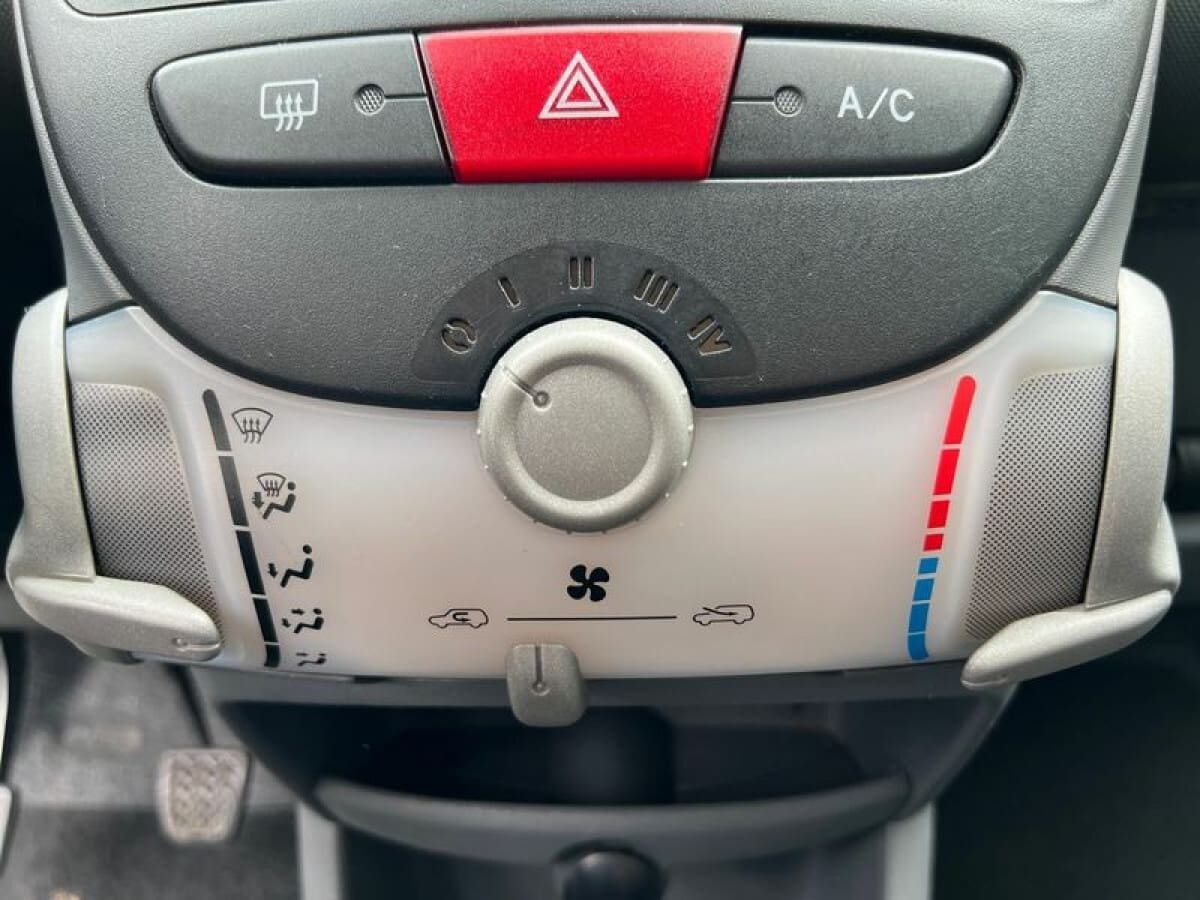 TOYOTA Aygo 1ª serie 13