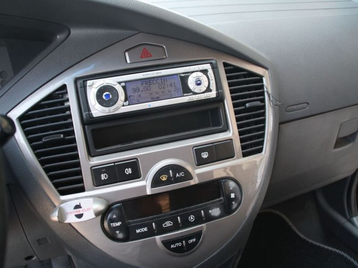 KIA Carens 1ª serie 10