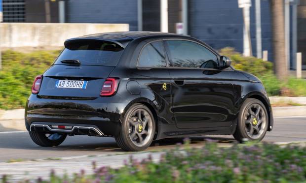 Abarth 500e (2022) Abarth 500e (2022)