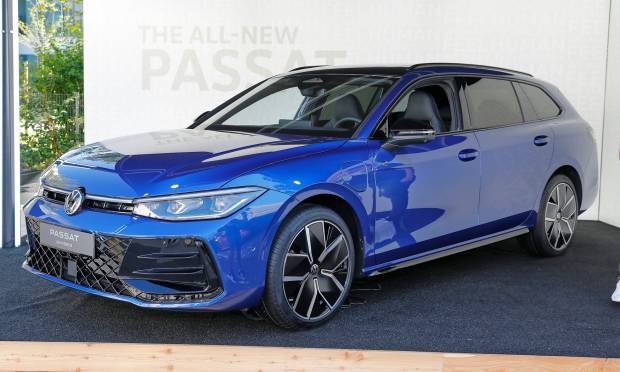 Volkswagen Passat (2023) - LIVE