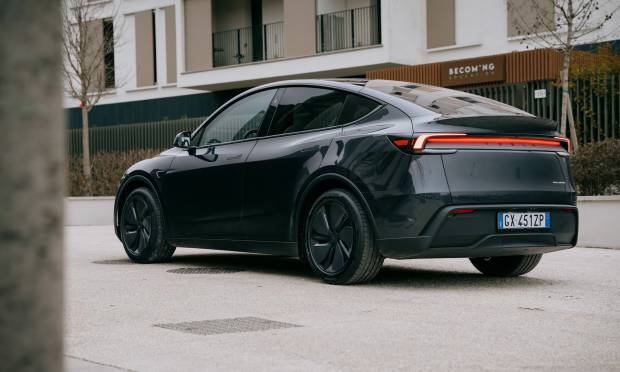 Tesla Model Y (2025)