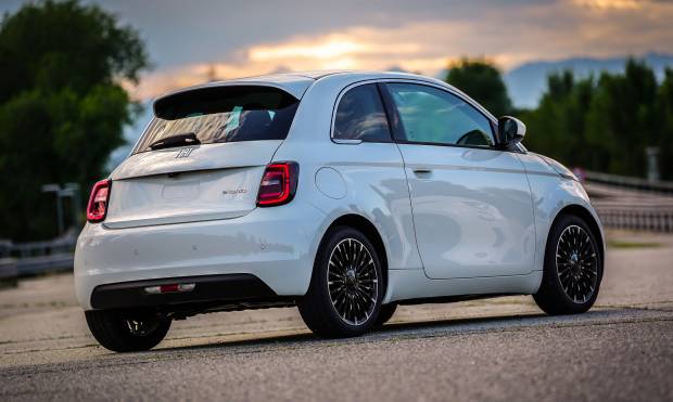 Fiat 500 Ibrida (2025)