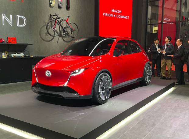 Mazda Vision X-Compact (LIVE)