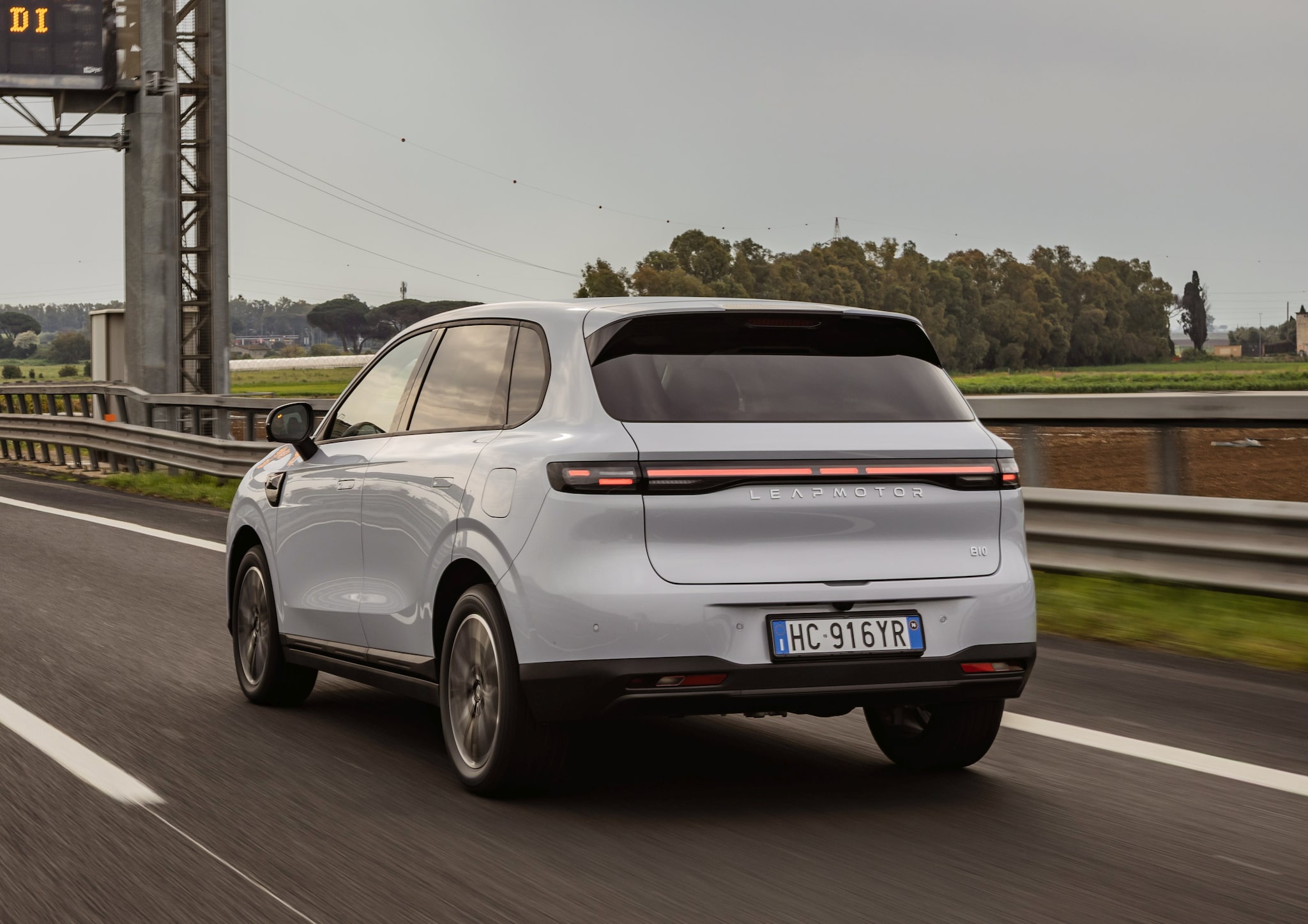 Leapmotor B10 REEV Hybrid (2026)