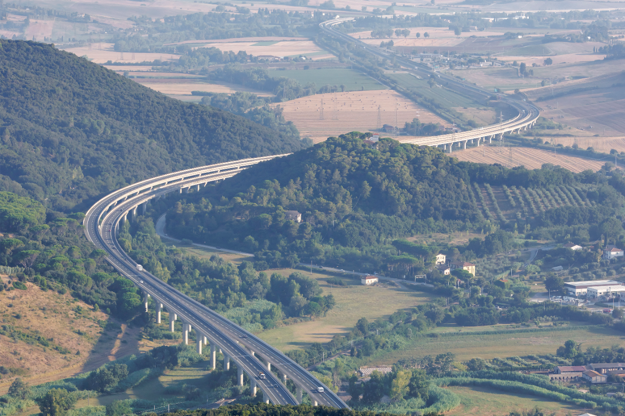 L’autostrada come specchio di un paese in movimento 