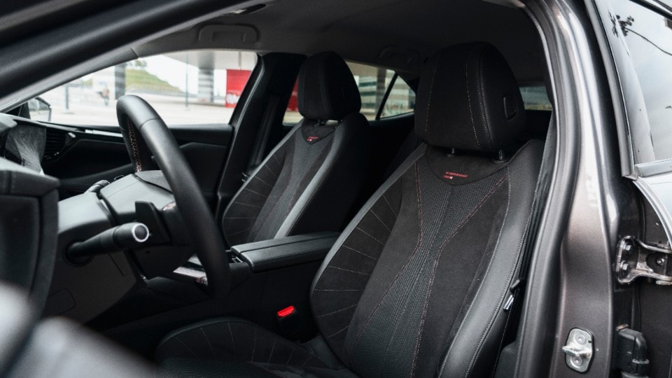 DS 4 sotto i riflettori: una raffinata icona di stile