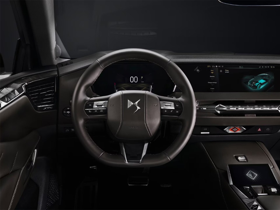 DS 4 Plug-in Hybrid: una proposta raffinata per la mobilità moderna