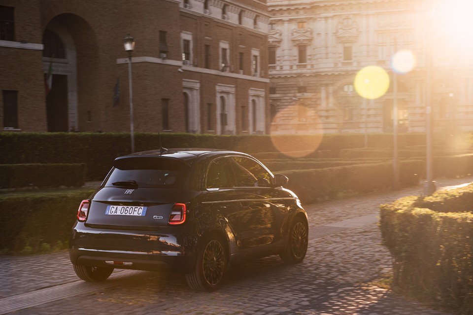 Fiat 500e: la rivoluzione elettrica di un’icona intramontabile