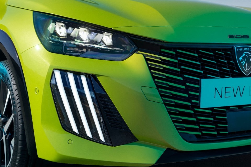 Nuova PEUGEOT E-208: divertente e irresistibile