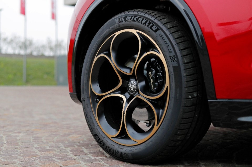 Gamma Intensa: l’anima più raffinata di Alfa Romeo si veste d’oro