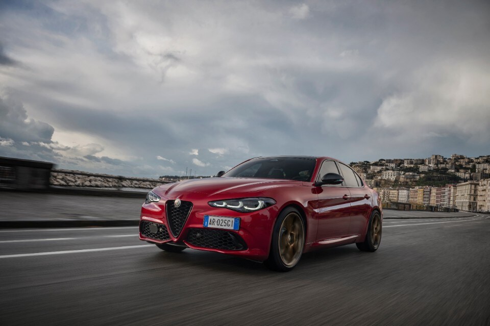 Gamma Intensa: l’anima più raffinata di Alfa Romeo si veste d’oro
