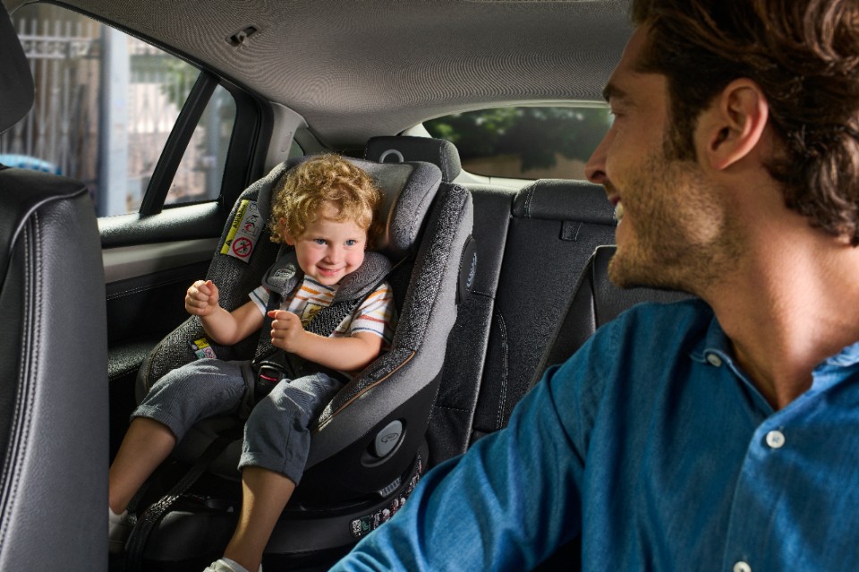 Un viaggio, due strade possibili: Chicco EverOne i-Size e Seat105 i-Size