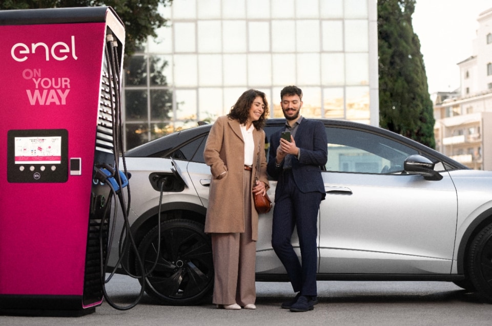 Tecnologia, connettività e risparmio: il trio Enel per la ricarica domestica