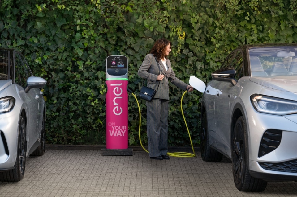 Tecnologia, connettività e risparmio: il trio Enel per la ricarica domestica
