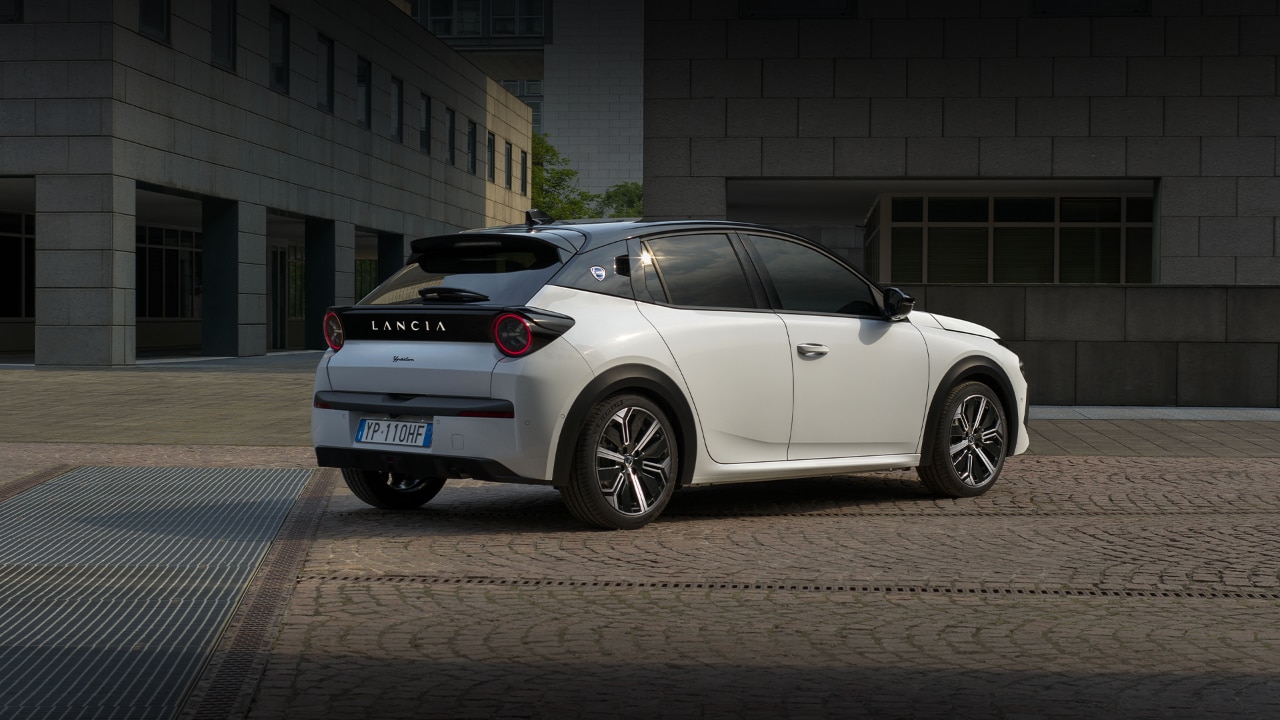 Lancia HF: il ritorno di un’icona, tra sportività e memoria