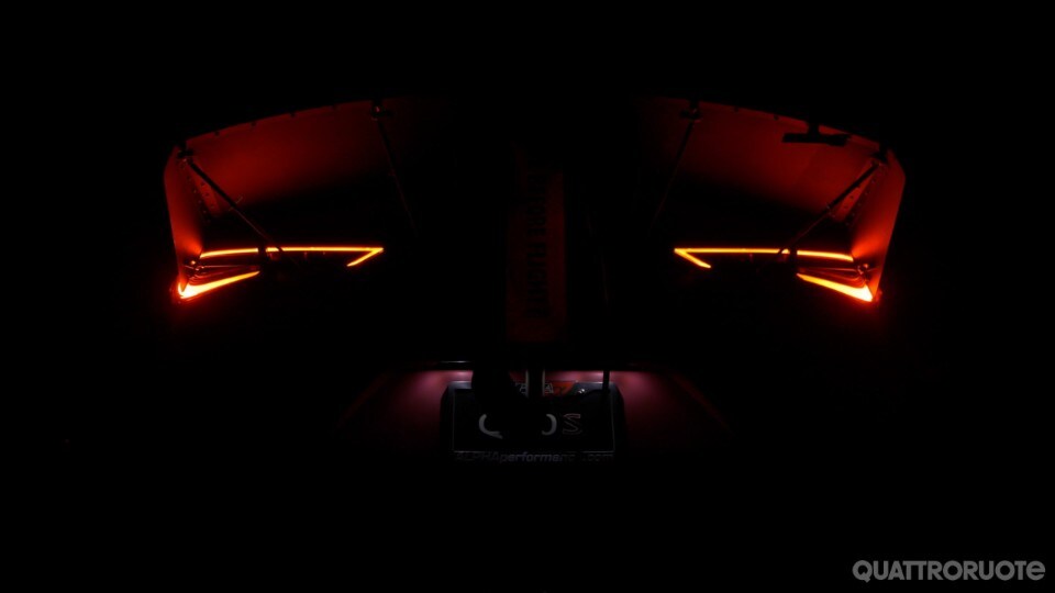 Teaser della Red Sport 400