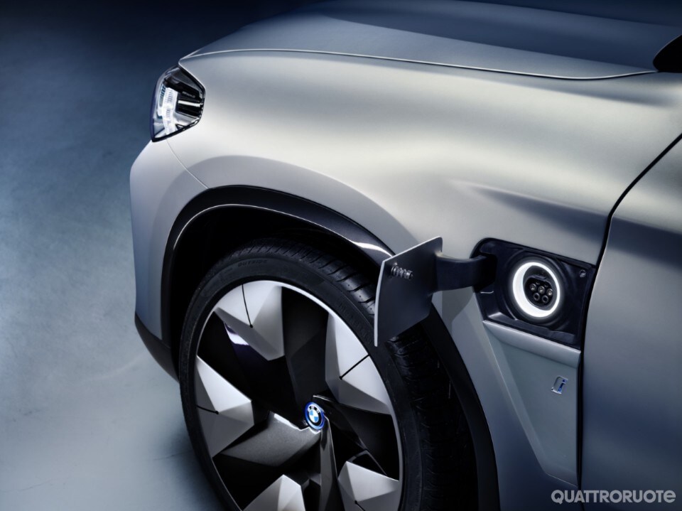 La Suv diventa elettrica
