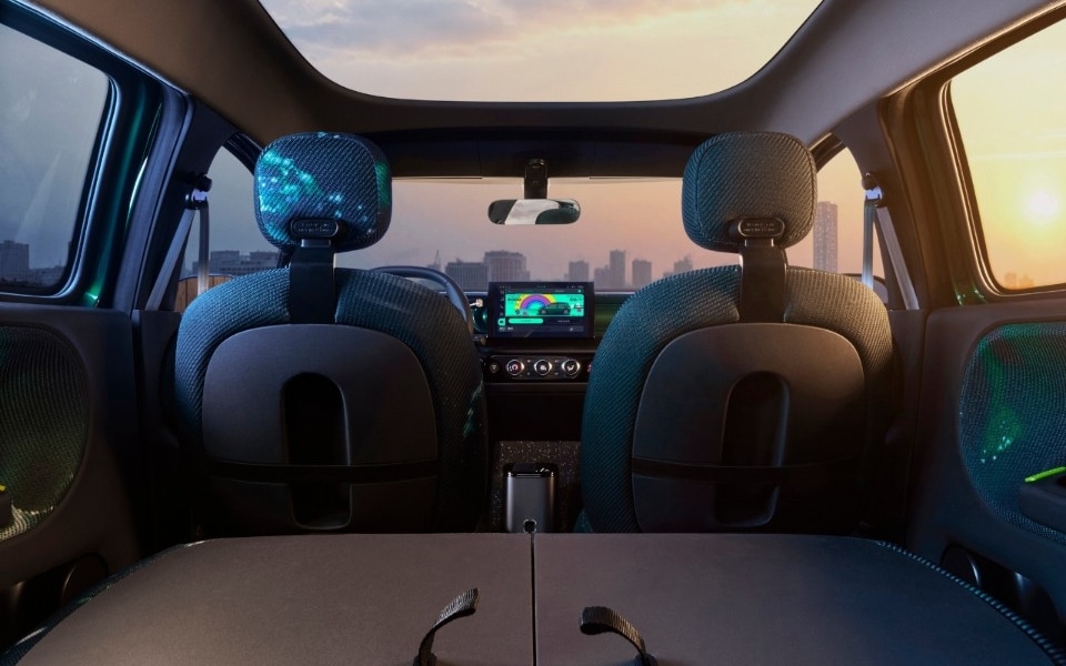 Gli interni della nuova citycar elettrica
