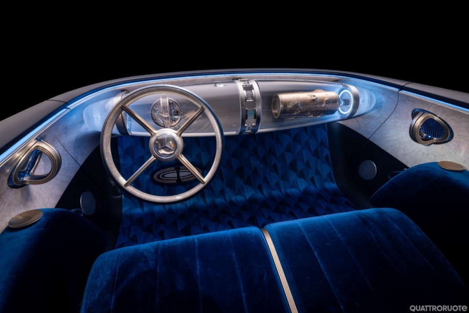 Mercedes-Benz Vision Iconic, una "batmobile" con la Stella