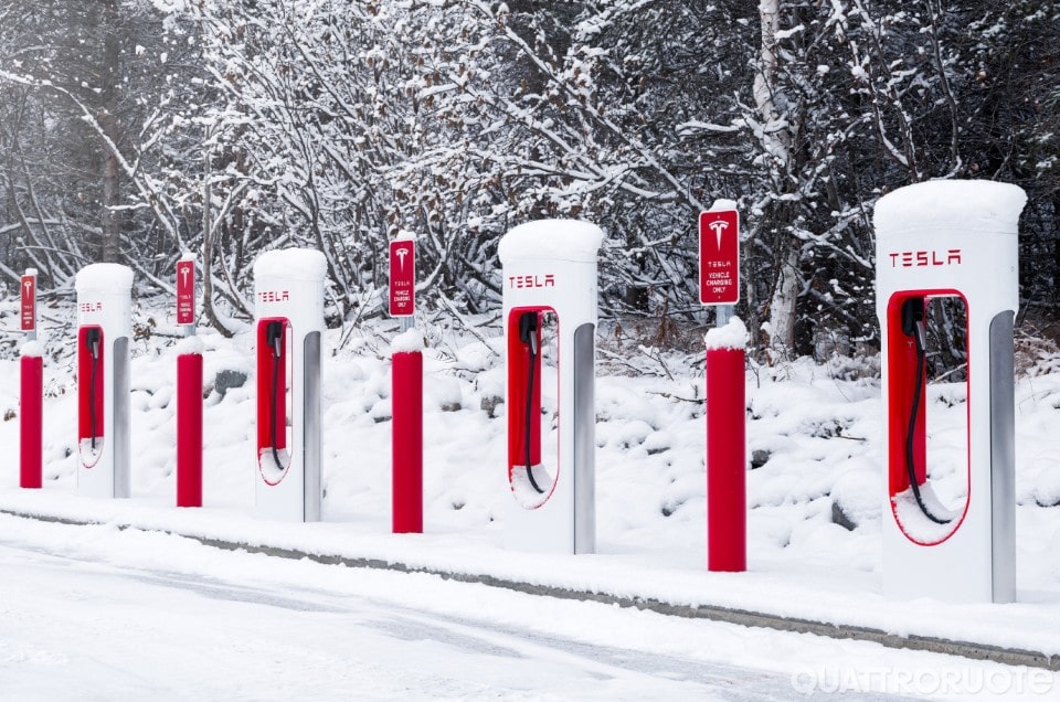 "Tesla morte ai Supercharger": le ipotesi sui malfunzionamenti virali