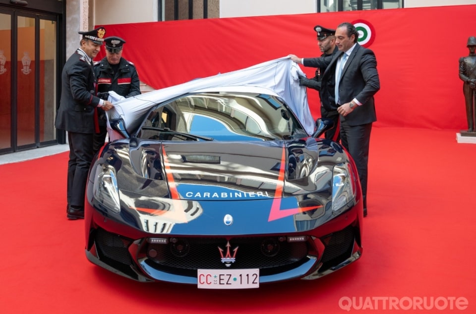 Una Maserati MCPura per i Carabinieri: il Tridente entra nell'Arma