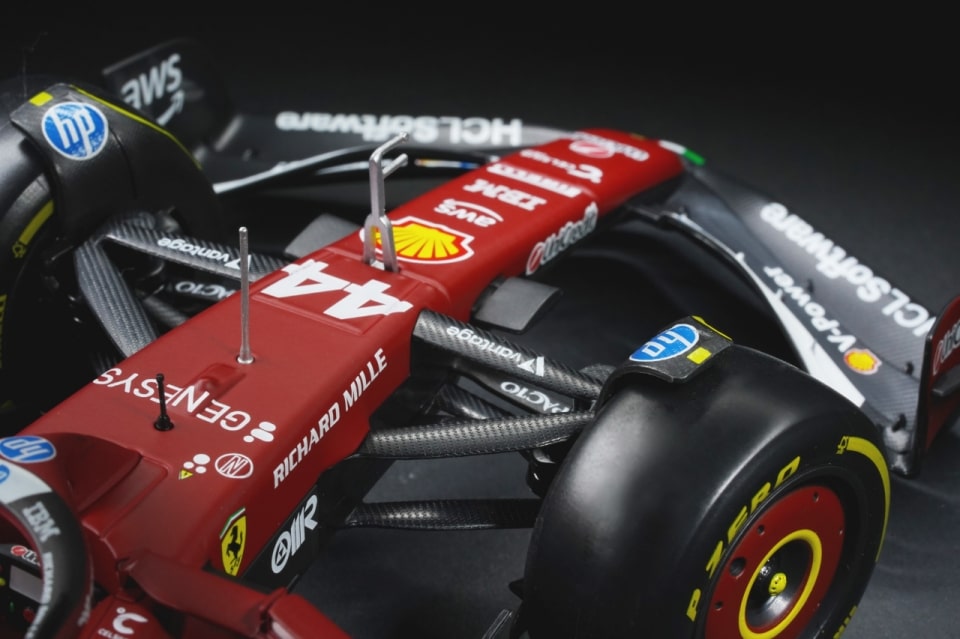 Ferrari SF25 Lewis Hamilton: la prima Rossa del "Sir" in scala 1:18