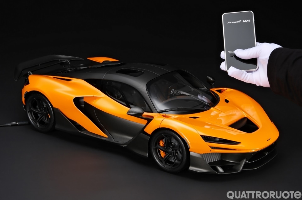 Questa McLaren W1 costa 25.000 euro. Ma sta su una scrivania