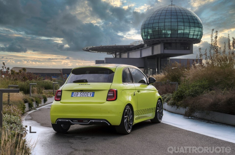 2022-Nuova-Abarth-500e-015 2022-Nuova-Abarth-500e-015