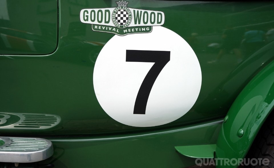 Klassischer zweitüriger Bentley Sportwagen aus dem England der Dreißigerjahre in Grün mit Goodwood Aufkleber am 18.06.2023 beim Oldtimertreffen im Lenkwerk in Bielefeld in Ostwestfalen-Lippe Klassischer zweitüriger Bentley Sportwagen aus dem England der Dreißigerjahre in Grün mit Goodwood Aufkleber am 18.06.2023 beim Oldtimertreffen im Lenkwerk in Bielefeld in Ostwestfalen-Lippe