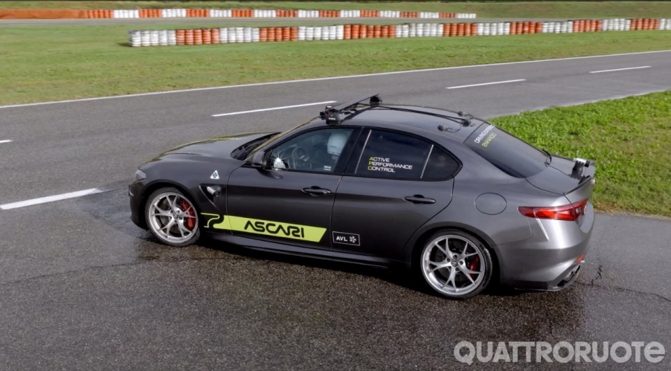 In pista con un istruttore virtuale