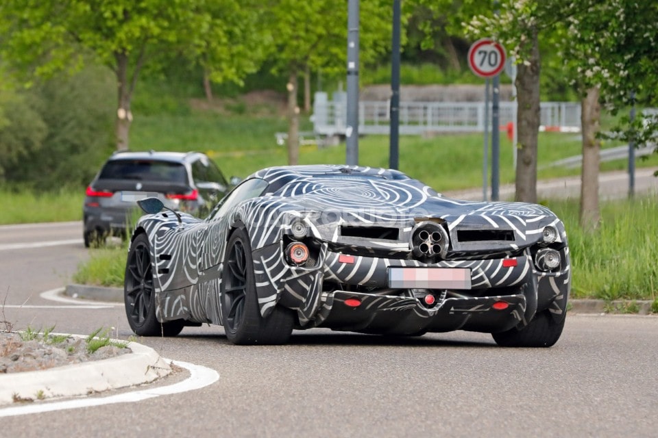 Primi passi per l'erede della Huayra (che avrà anche il manuale)