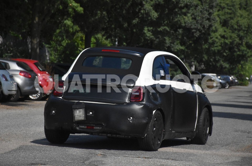 Abarth 500 elettrica, primo sguardo (esclusivo) ai test su strada