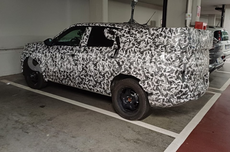 Fiat Fastback, nuove foto da Torino: la Suv‑coupé mostra dettagli inediti