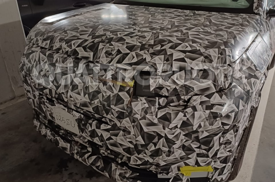 Fiat Fastback, nuove foto da Torino: la Suv‑coupé mostra dettagli inediti