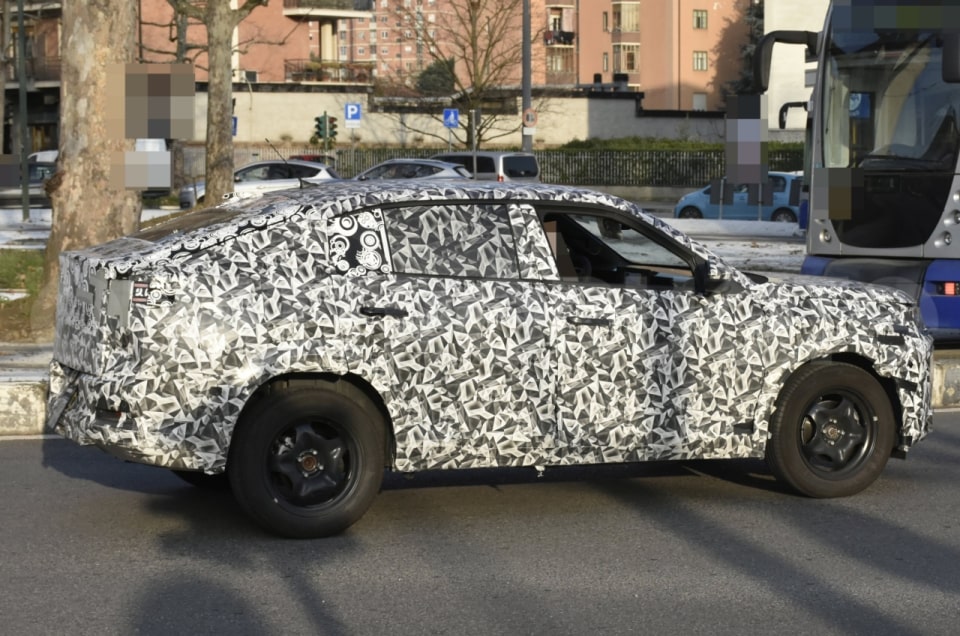 Nuova Fiat Fastback, ormai si vede tutto: la SUV‑coupé sarà al Salone di Parigi?