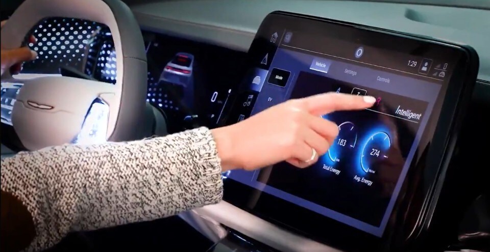 Con Foxconn una joint venture per cockpit digitali e servizi di connettività - VIDEO