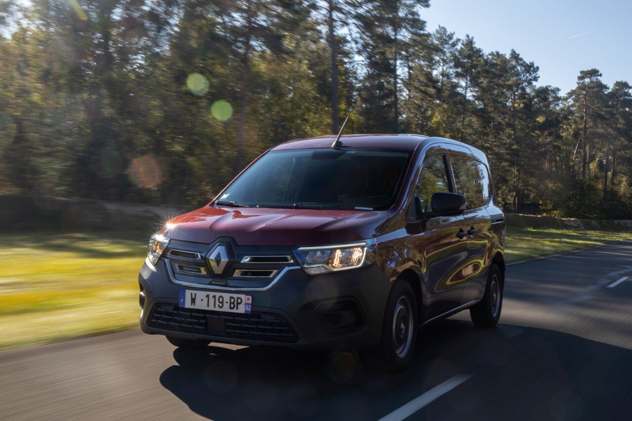 Tolti i veli al nuovo Renault Kangoo Van E-Tech Electric