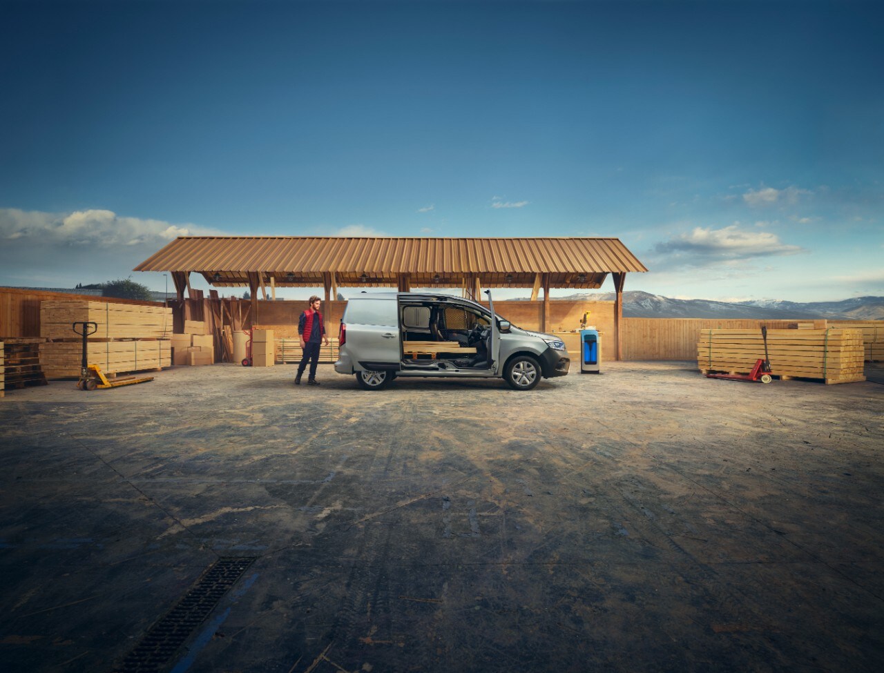 Tolti i veli al nuovo Renault Kangoo Van E-Tech Electric