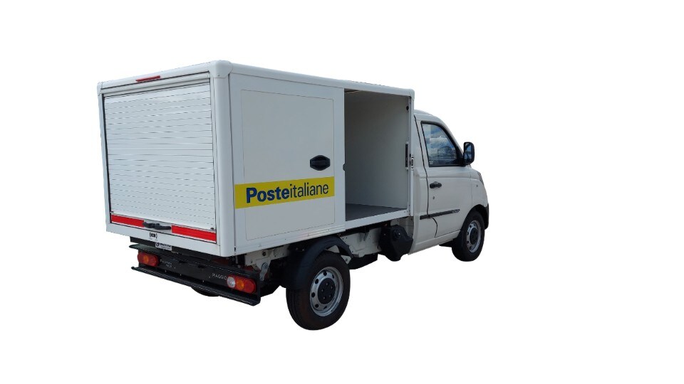 A Poste Italiane 300 Piaggio Porter NP6